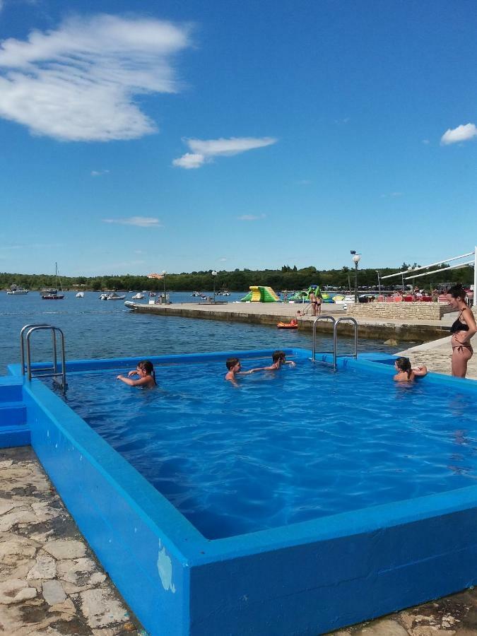 Victoria Mobilehome In Orsera Camping Resort Vrsar Exterior foto
