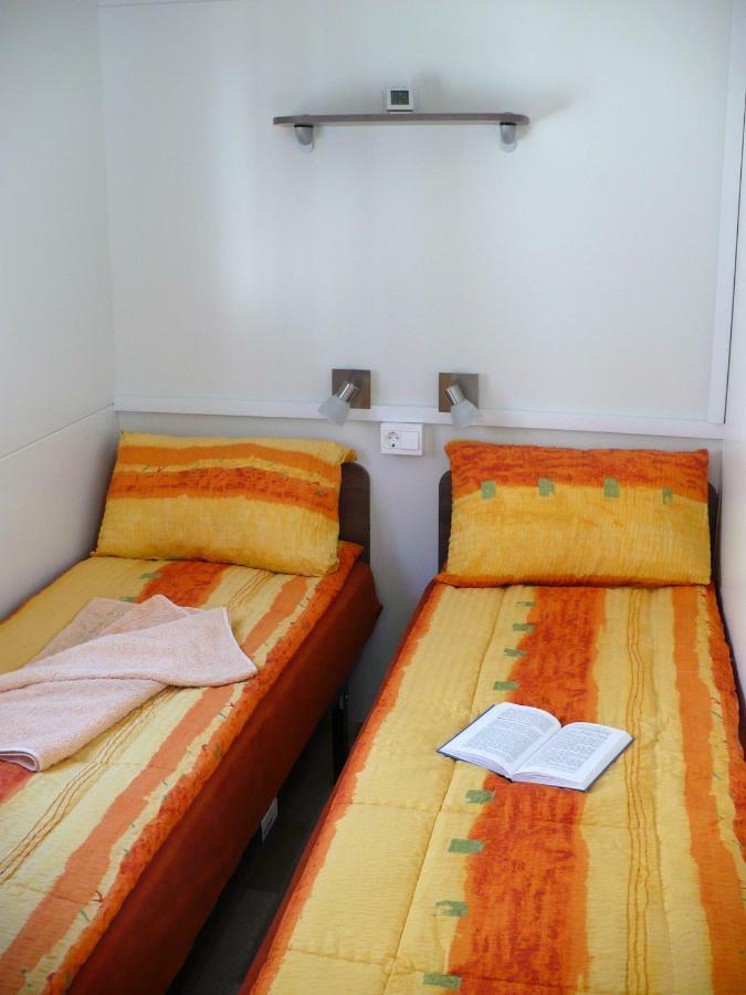 Victoria Mobilehome In Orsera Camping Resort Vrsar Exterior foto